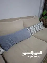  10 كنب زاوية أنيق مكوّن من 4 قطع بلون بيج راقٍ، تصميم مريح وعصري، خشب ثقيل وجودة عالية، بحالة ممتازة