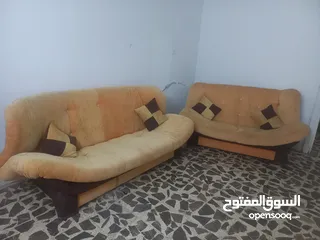  3 طقم كنب حالة جيده جدا