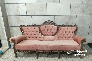  3 كنبة أثرية فخمة على الطراز الفيكتوري - تحفة نادرة تجمع بين الرقي والأصالة والخشب المحفور يدويًا!