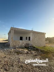  5 بسعر مغري جدا بيت ريفي للبيع في منطقة نادرة طريق جرش من المالك بسعر مغري مشجر زيتون مساحة ثلاث دنم