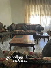  1 طقم غرفة ضيوف فاخر بألوان زيتية و وخشب الزان بحالة ممتازة