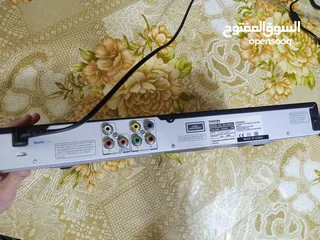  3 مشغل افلام مستعمل خفيف للبيع بحالة الوكالة .