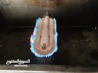  26 غاز 5عيون نحاس نظام 7مفاتيح بشتغل شواية وفرن مع بعض حجم80×60 فل ستانليس ستيل   موجود بالبقعة وعالفحص