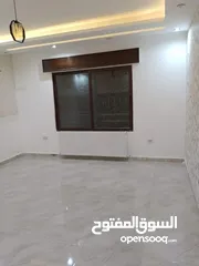  8 لمن يرغب بالسكن أو الاستثمار شقة مع روف فاخرة تشطيب ديلوكس في اجمل مناطق الجبيهة للبيع بسعر مميز