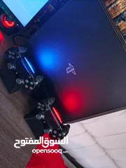  2 PS 4 PRO 1000 GIGA مع ايدين اصليات  والسعر نهائي لو سمحتو الجهاز صلاة النبي ما بشكي من اشي