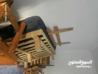  2 تخت خشب مع فرشة . شبة جديد