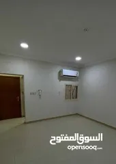  5 شقة للايجار   الرياض حي الملقا  تتكون الشقه من غرفه نوم رئيسية + صاله +مطبخ مفتوح على الصاله +دورت م
