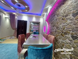  14 بمدينة الشروق  شقة 145م / 220 للبيع دور 2/ جانبي بحري / فيو مفتوح على مربع حديقة