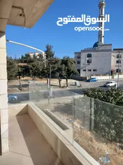  1 شقة فاخرة 200 م قرب جامعة عمان الاهلية