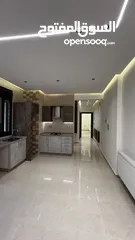  10 شقة للبيع طابق ارضي 95م مع ترس 50م (سكنية - استثمارية) في ديرغبار شارع ال 60 ، مطبخ راكب ، تدفئة غاز