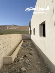  6 بيت عظم للبيع واجهه حجر مقصور من الداخل مسور من الخارج وبورسلان كامل داخلي موجود مطوب ومرخص