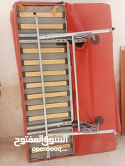  12 موجود شمسيتين للبيع وخمس كراسي وكرسي كبير الهم أكثر من وضعية