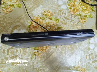  1 مشغل افلام مستعمل خفيف للبيع بحالة الوكالة .