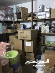  1 مستودع طابقين + شقتين للسكن+ برج اتصالات على السطح مؤجر مخيم الزرقاء قرب مدارس وكالة الغوث
