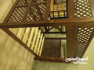  38 تخوت طابقين مع تخت اضافي من الأسفل مع درج وجوارير وارفف من وسط التخت سرير شبابي وأسرة سرير