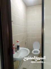  8 محل للايجار