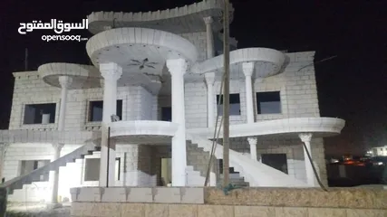  9 فيلا للبيع اول المزرعه القبلية تبعد عن جامعة بيرزيت 500 متر  مساحة الأرض1359 تصميم جميل جداً  ممتاز