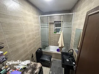  3 شقة طابق رابع اخير مع روف واطلالة مميزة جدا بسعر لقطة