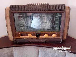  1 راديو قديم