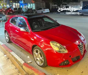  1 سيارة ألفا روميو 2013 بحالة ممتازة