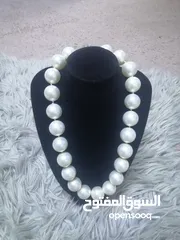  1 سناسل من اللؤلؤ الزراعي والدر النجفي الطبيعي والعقيق السليماني الصافي والصدف البحري الحر واساور مارك