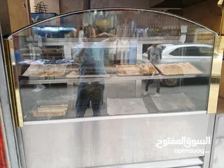  5 عدة مطعم متنوعة بحالة ممتازة للبيع المستعجل