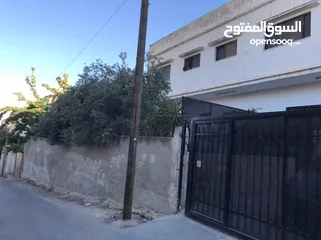  9 عمارة من 3 شقق مساحة 320 م وارض فارغة ياجوز منطقة الرشيد حي جعفر قرب اخر موقف للباصات
