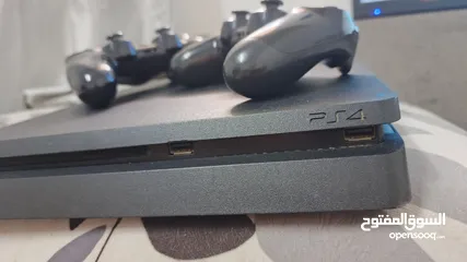  3 Playstation 4 slim 1tb  مع ايدتين اصليات