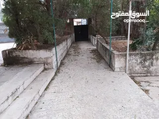  3 عمارة 4 طوابق للبيع في حي نزال على دونم ارض تحتوي 8 شقق وروف من المالك