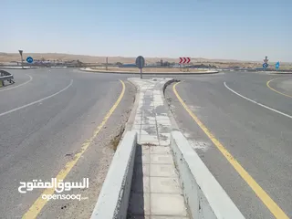  11 الزرقاء الحلابات طريق الشارع الرئيسي باتجاه السعوديه الازرق