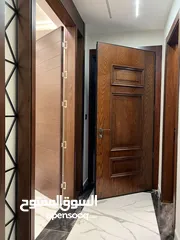  12 عرض فاخر - لم تسكن - طريق المطار - بتشطيبات خاصة - ترس بإطلالــــه بانوراما