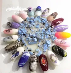  30 .صالون للعناية بالاظافر و سبا    .                          .Nails Spa &More .