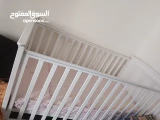  3 تخت بيبي جديد غير مستعمل مع الفرشه وخزانة للبيع للجادين فقط أرجو الإتصال