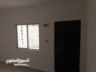  6 منزل للبيع