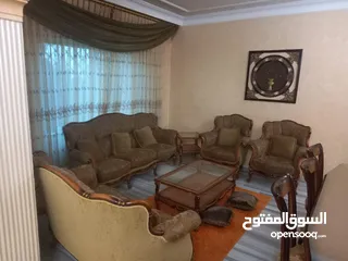  18 اطقم عدد 2  كل طقم  طاولة سفرة  بحالة الوكالة