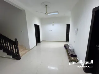  8 للايجار فيلا في ابو قوة villa for rent