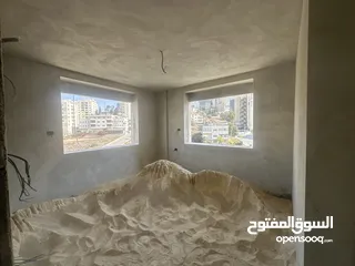  9 تملك شقة 93 متر تبعد 500 متر فقط عن مركز رام الله في منطقة عين مصباح