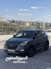  2 Hyundai tucson