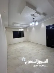  4 عماره تتكون من 8 شقق فاخره للبيع