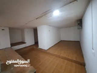  5 مستودع للايجار