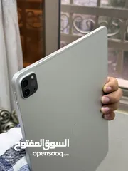  4 iPad Pro (12.9-inch) (6th generation)