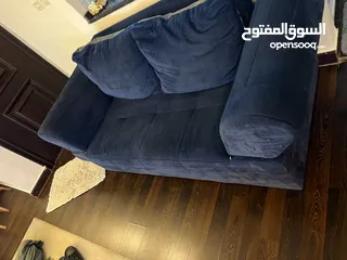  1 كنب كورنر بفتح تخت  مع كنباي ثنائيه بحاجه الى تنجيد بسعر مغري قابل للتفاوض