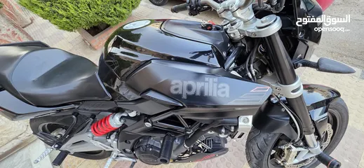  19 دراجة ابريليا 750 cc بحالة ممتازة 2016 ماشية 24000 فقط مالك ثاني صيانة دورية في الشركة 3200 دينار