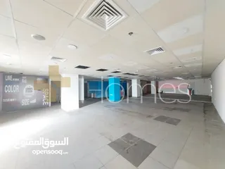  5 معرض يصلح لكافة الاعمال التجارية للبيع في شارع عبدالله غوشه
