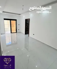  1 شقة طابق ثالث سكني استثماري لم تسكن لقطه وبسعر مغري جداا عرض خاص ع اخر شقة أرقى مناطق الجاردنز