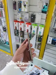  2 عرض خااص : iPhone xs 256gb هواتف نظيفة جدا و بأقل سعر لا يفوتك