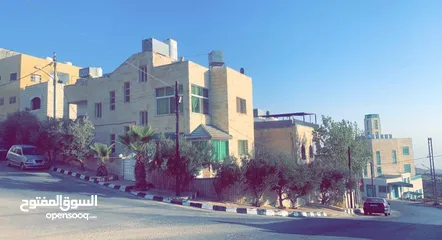  5 بيت مستقل على شارعين مُطل بسعر مغري جداً