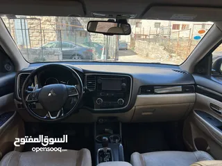  6 متسوبيشي اوتلاندر 2016  يداولى.    4x4 بنزين ماطور 2000.       7ركاب    فحص ممتا