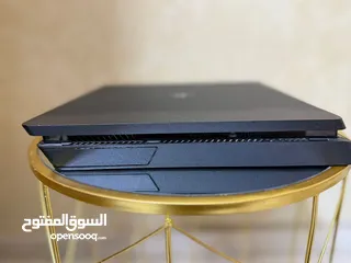  3 Ps4 slim 500gb نظيف جدا بحالة الوكالة مع  قرصين العاب استعمال بسيط gta5 و black ops4