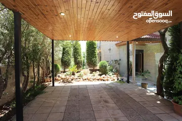  14 شقة فاخرة ومميزة لايجار عبدون ارضية 300م مدخل مستقل كراج مستقل حديقة